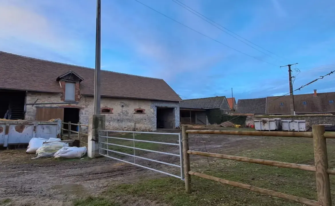 Corps de ferme à vendre à Sainville - Idéal investisseur 