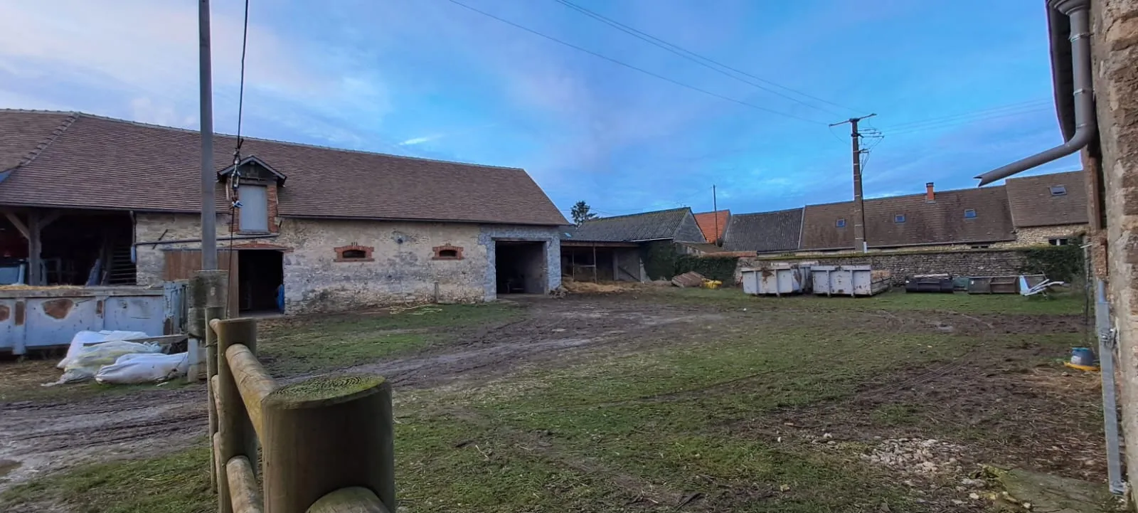 Corps de ferme à vendre à Sainville - Idéal investisseur 