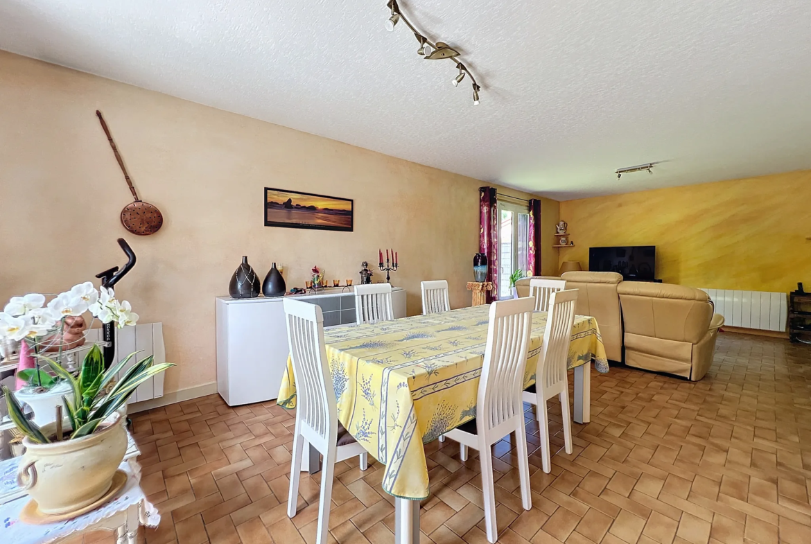 Maison à vendre : 3 chambres avec garage et jardin à Gleizé 