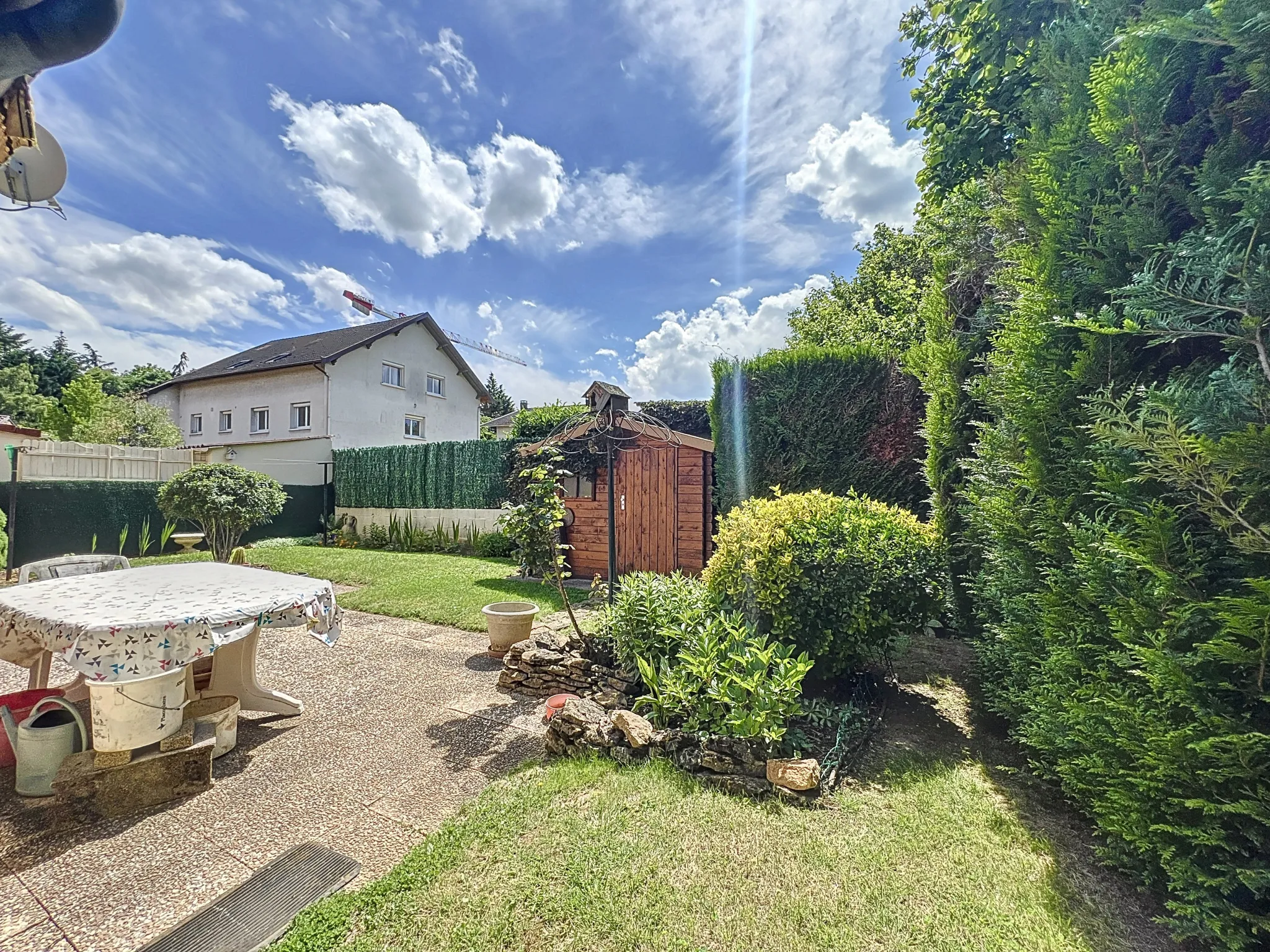 Maison à vendre : 3 chambres avec garage et jardin à Gleizé 