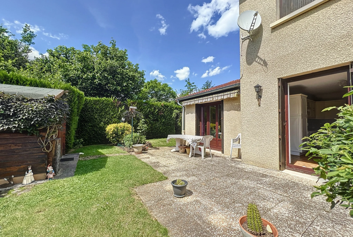 Maison à vendre : 3 chambres avec garage et jardin à Gleizé 