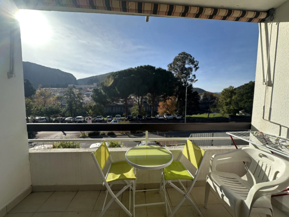 Studio meublé à vendre à Amélie-les-Bains avec balcon