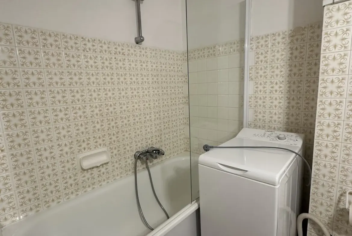 Studio meublé à vendre à Amélie-les-Bains avec balcon 