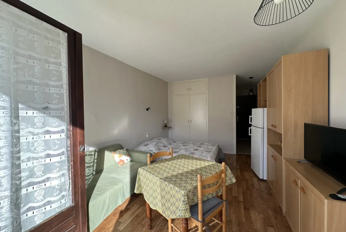 Studio meublé à vendre à Amélie-les-Bains avec balcon 