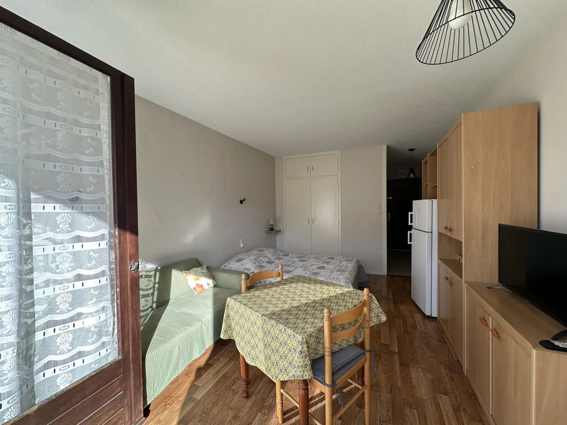 Studio meublé à vendre à Amélie-les-Bains avec balcon 