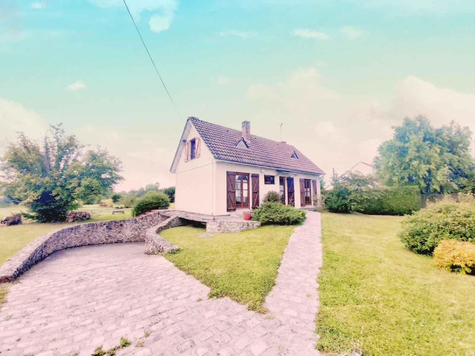 Maison traditionnelle à rénover à Chailly-en-Bière avec jardin 