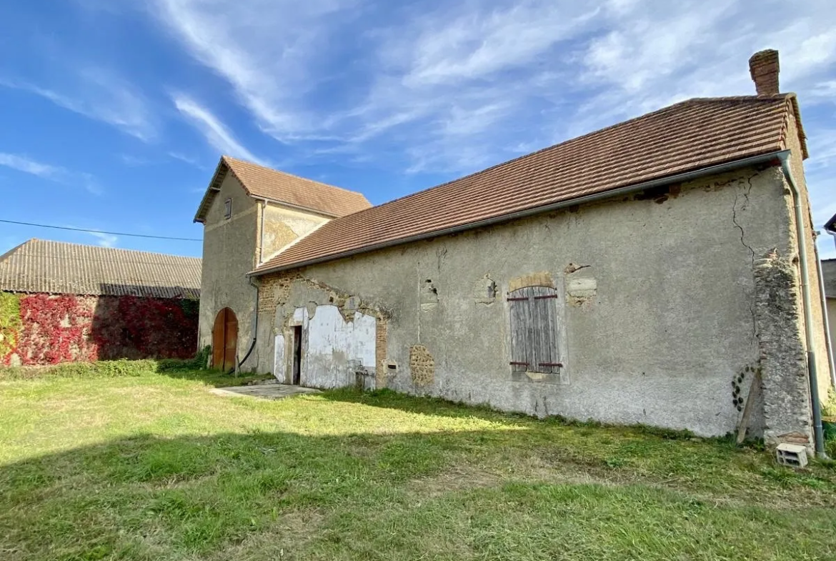 Maison en galets à rénover entièrement à Momy 