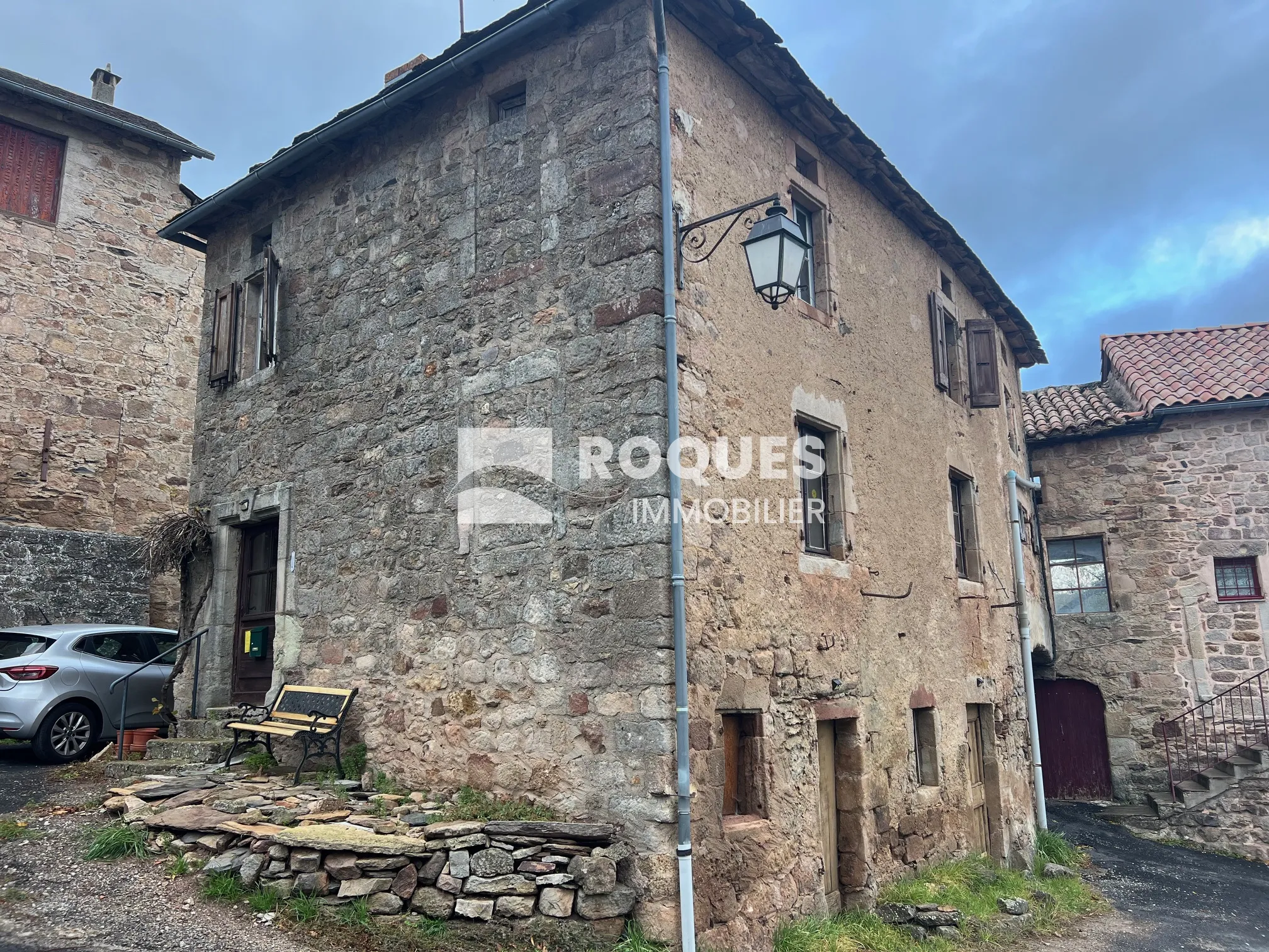 Maison de village T3 à Montjaux, 82 m2, avec terrasse et caves 