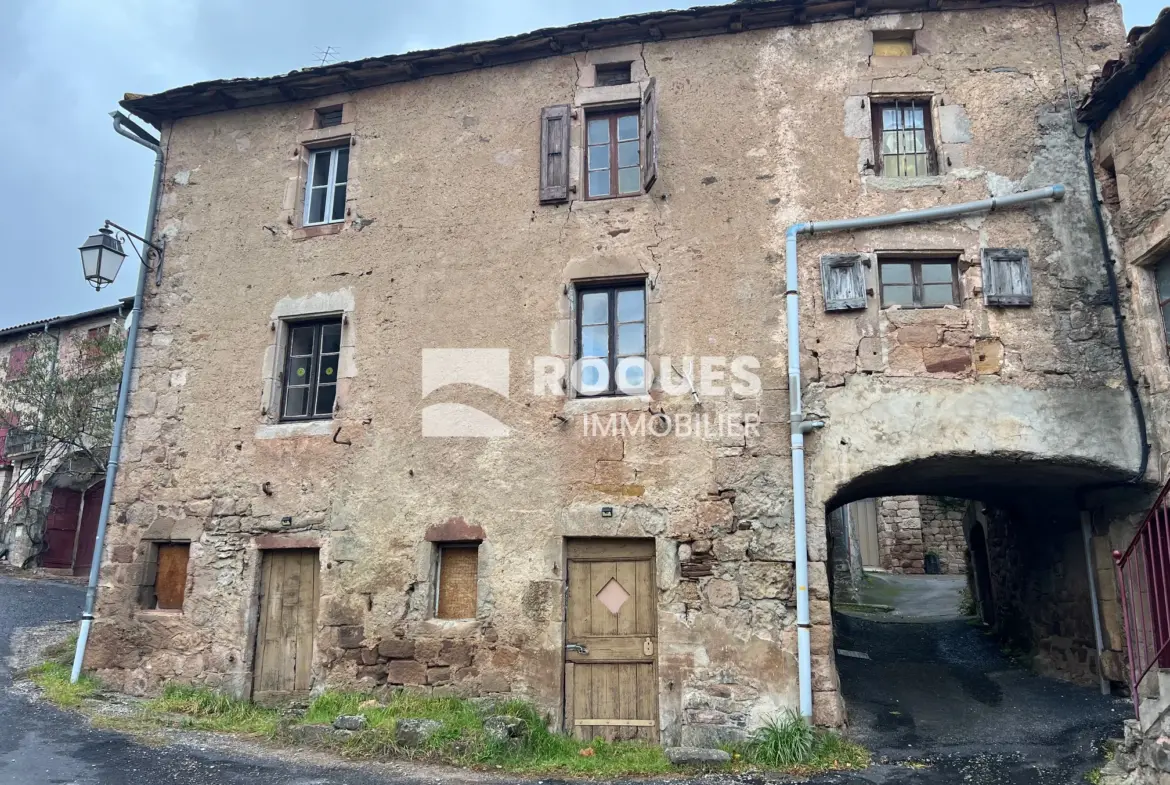 Maison de village T3 à Montjaux, 82 m2, avec terrasse et caves 