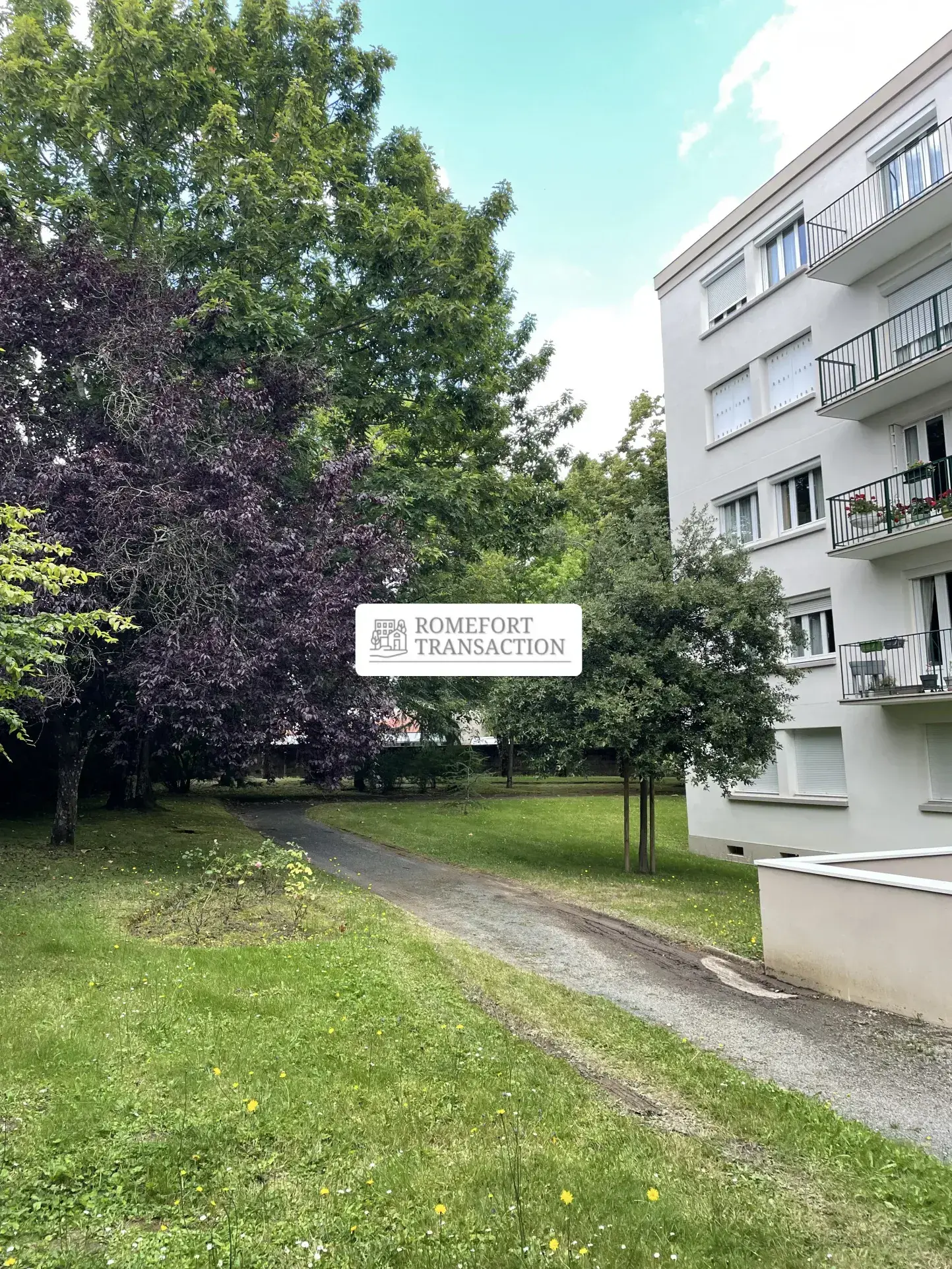 T2/T3 lumineux à NANTES Longchamp avec balcon et box 