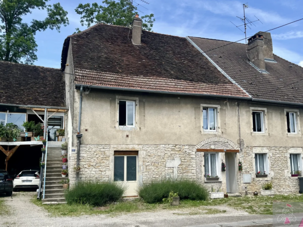 Immeuble à vendre avec 3 appartements à Orchamps