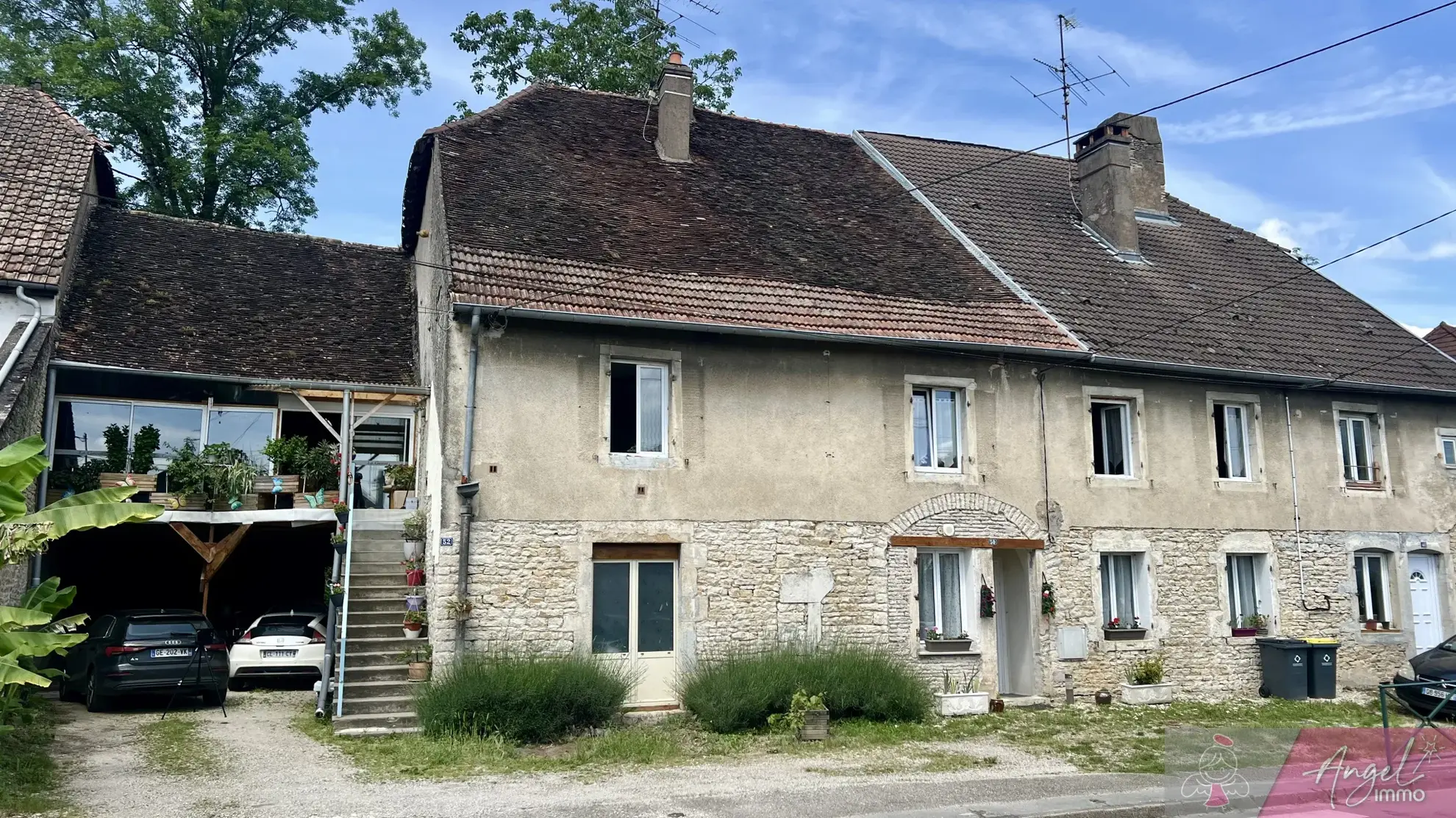 Immeuble à vendre avec 3 appartements à Orchamps 