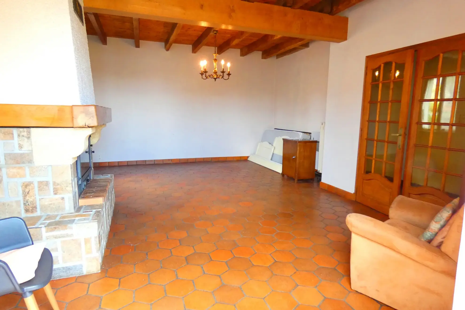 Maison en pierre à vendre à Jussac - 3 chambres, 1700 m² de terrain 