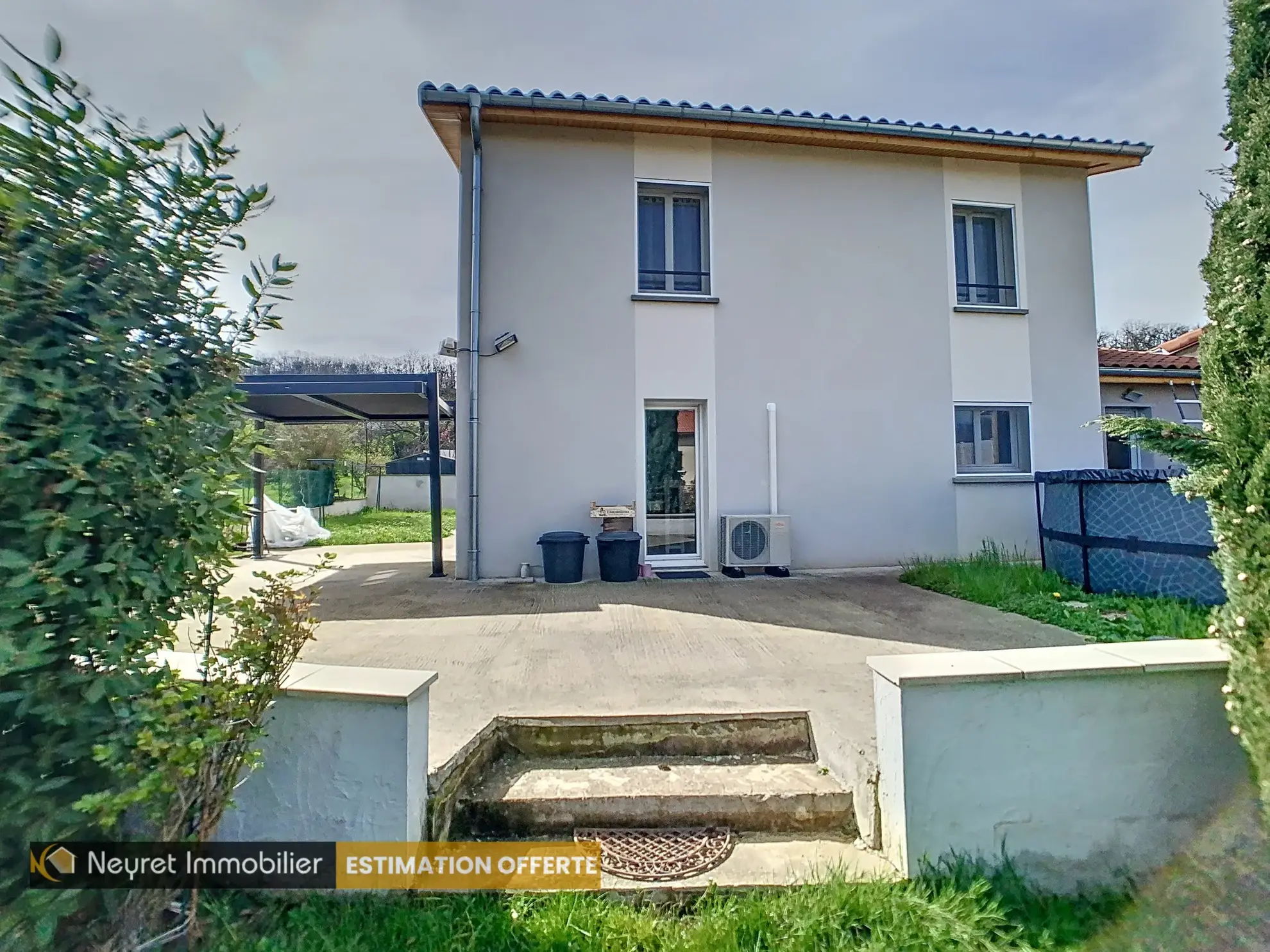 Maison individuelle récente à Givors de 105 m² avec jardin et piscine hors-sol 