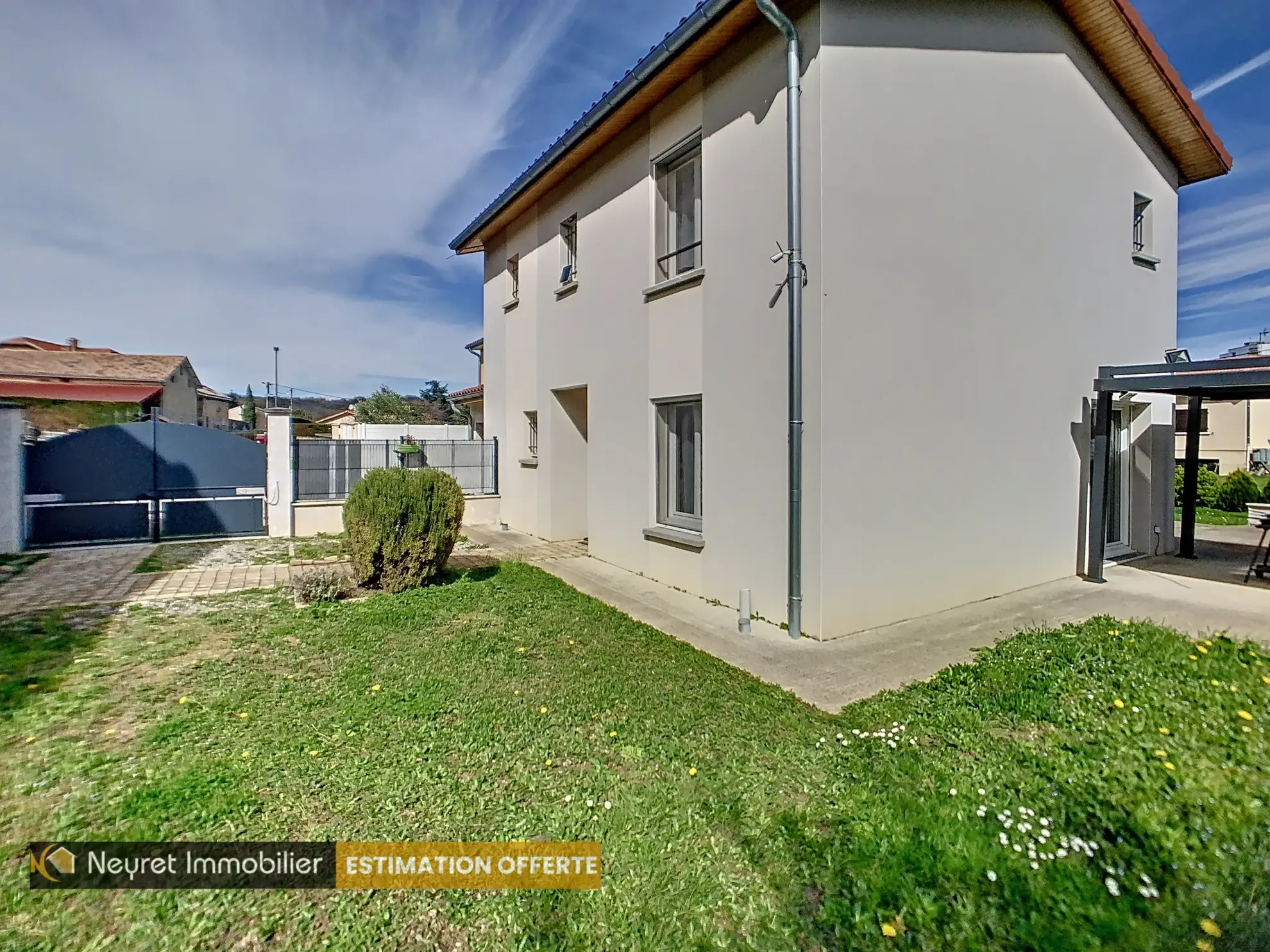 Maison individuelle récente à Givors de 105 m² avec jardin et piscine hors-sol 