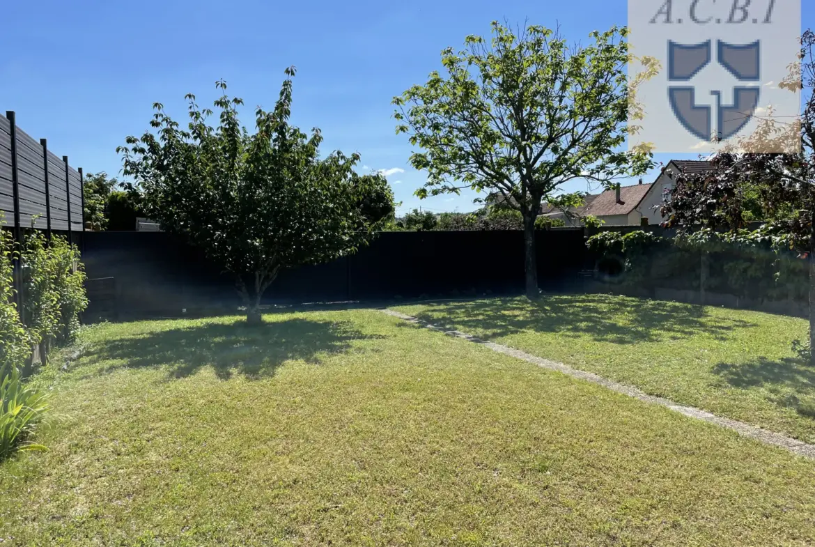 Maison spacieuse à 10 minutes du centre-ville de Vendôme avec jardin clos 