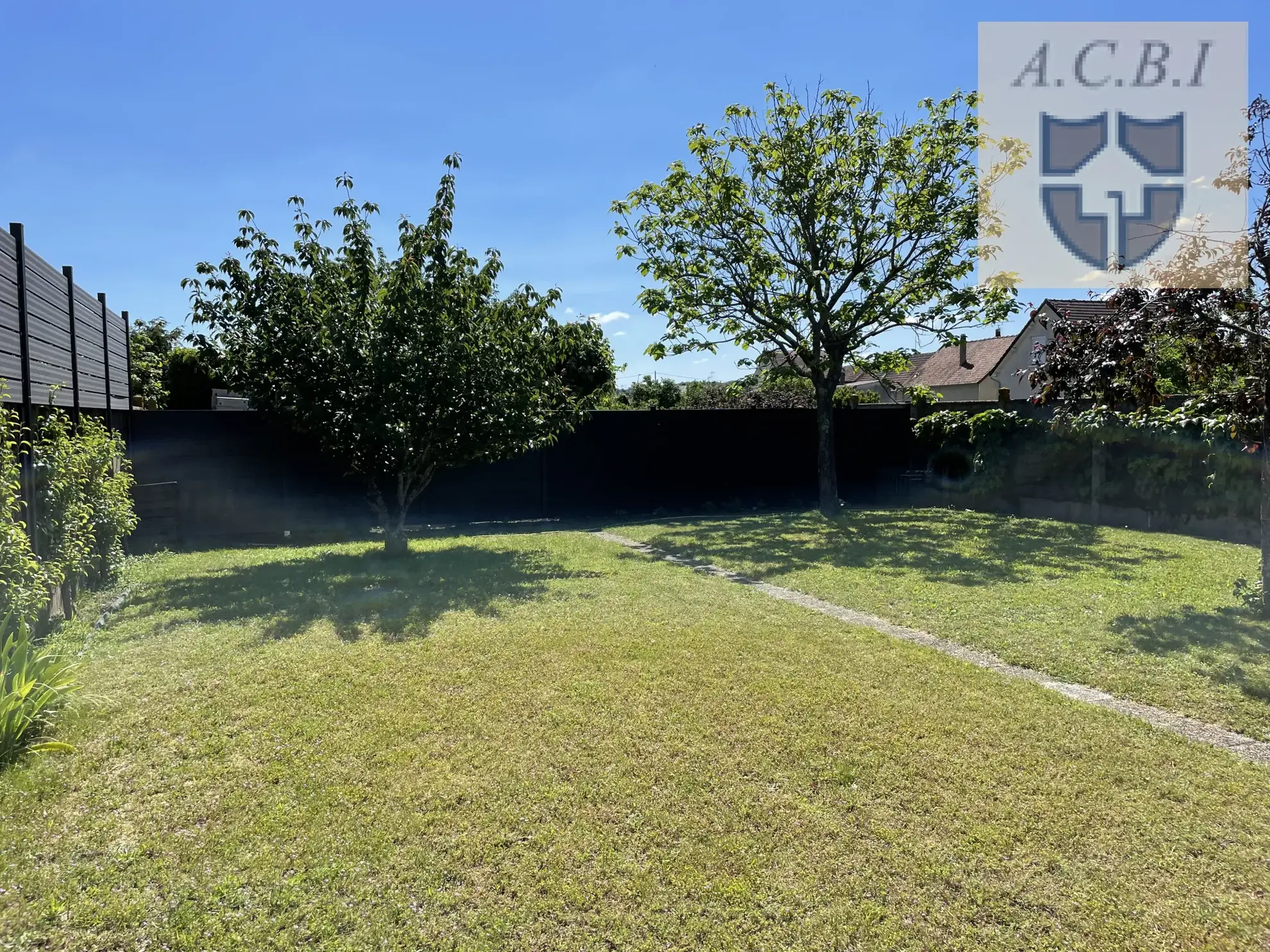 Maison spacieuse à 10 minutes du centre-ville de Vendôme avec jardin clos 