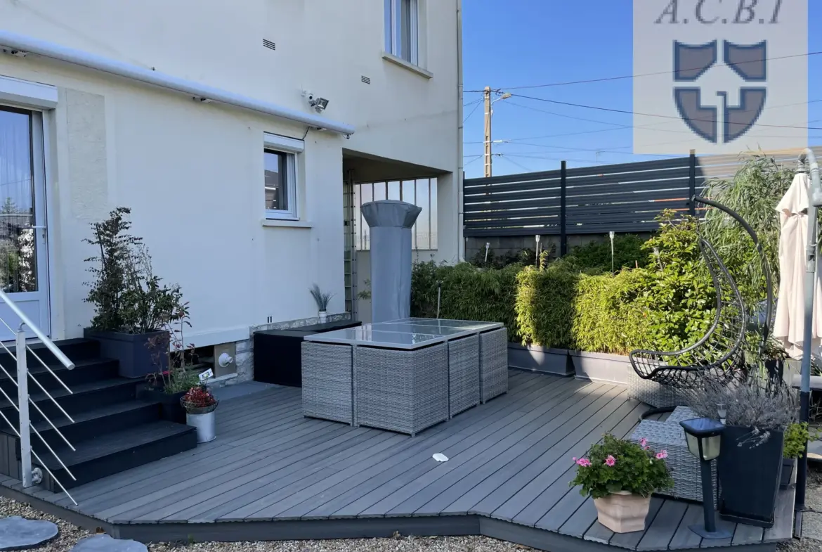 Maison spacieuse à 10 minutes du centre-ville de Vendôme avec jardin clos 