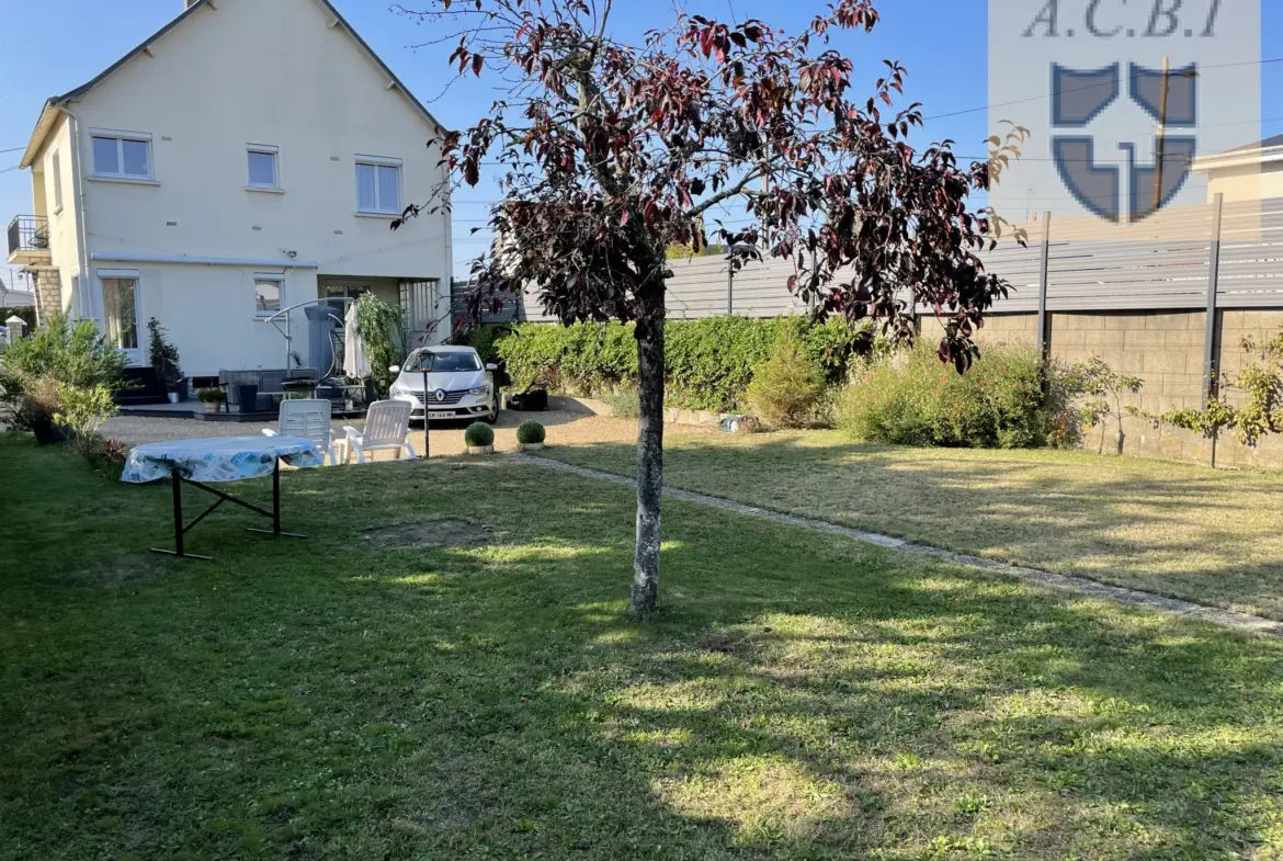 Maison spacieuse à 10 minutes du centre-ville de Vendôme avec jardin clos 