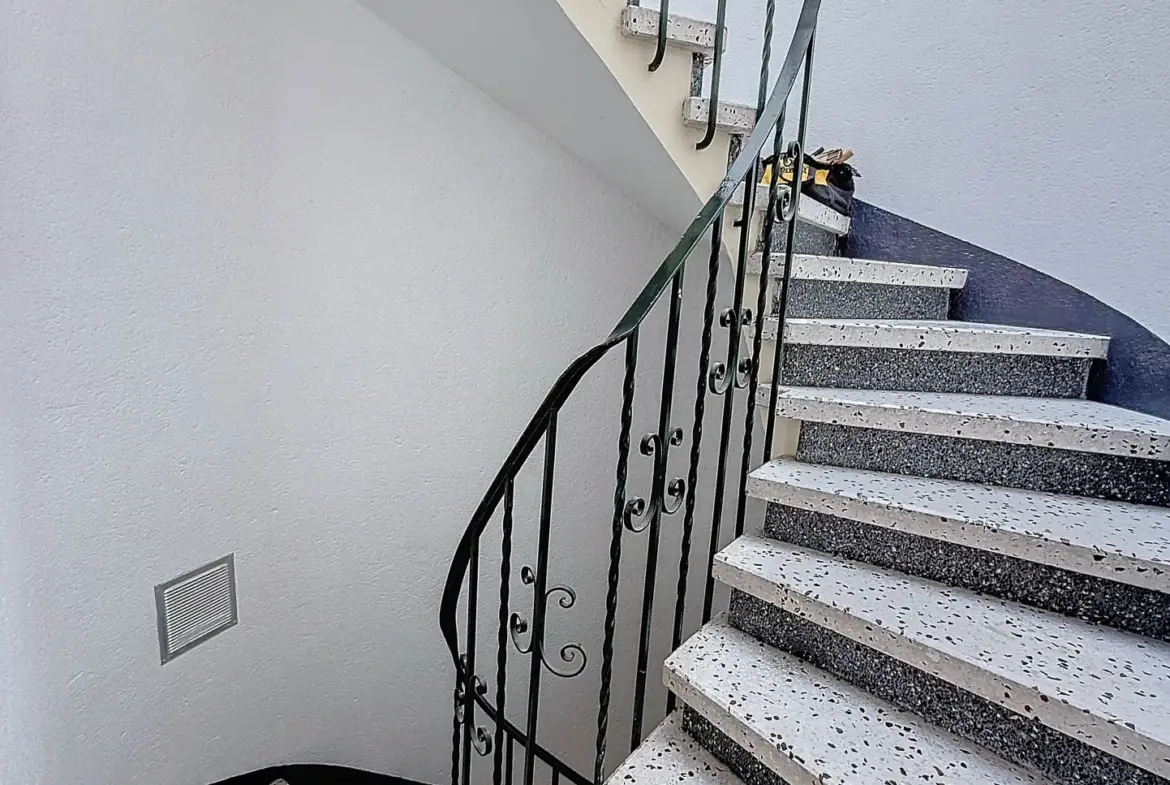 Appartement F2 Traversant avec Balcon à Amélie-les-Bains 