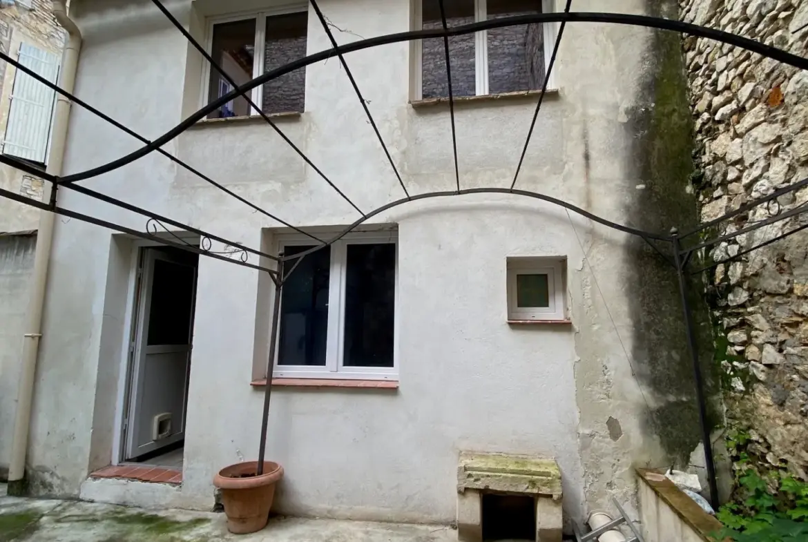 Appartement T2/T3 avec cour privative à vendre à Nîmes 