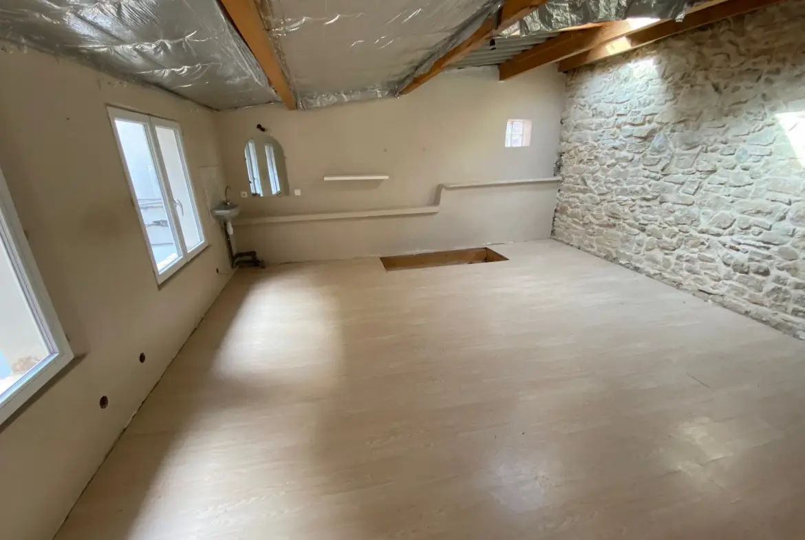 Appartement T2/T3 avec cour privative à vendre à Nîmes 