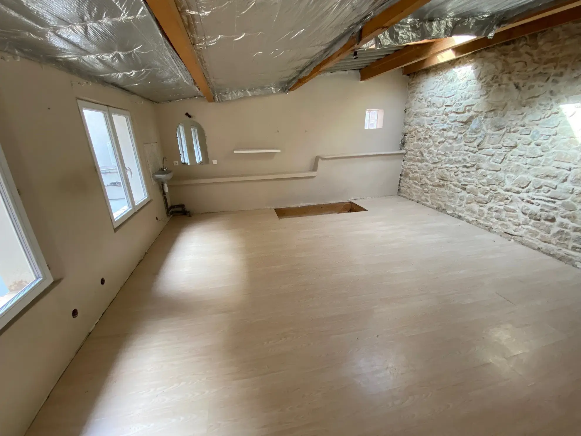 Appartement T2/T3 avec cour privative à vendre à Nîmes 