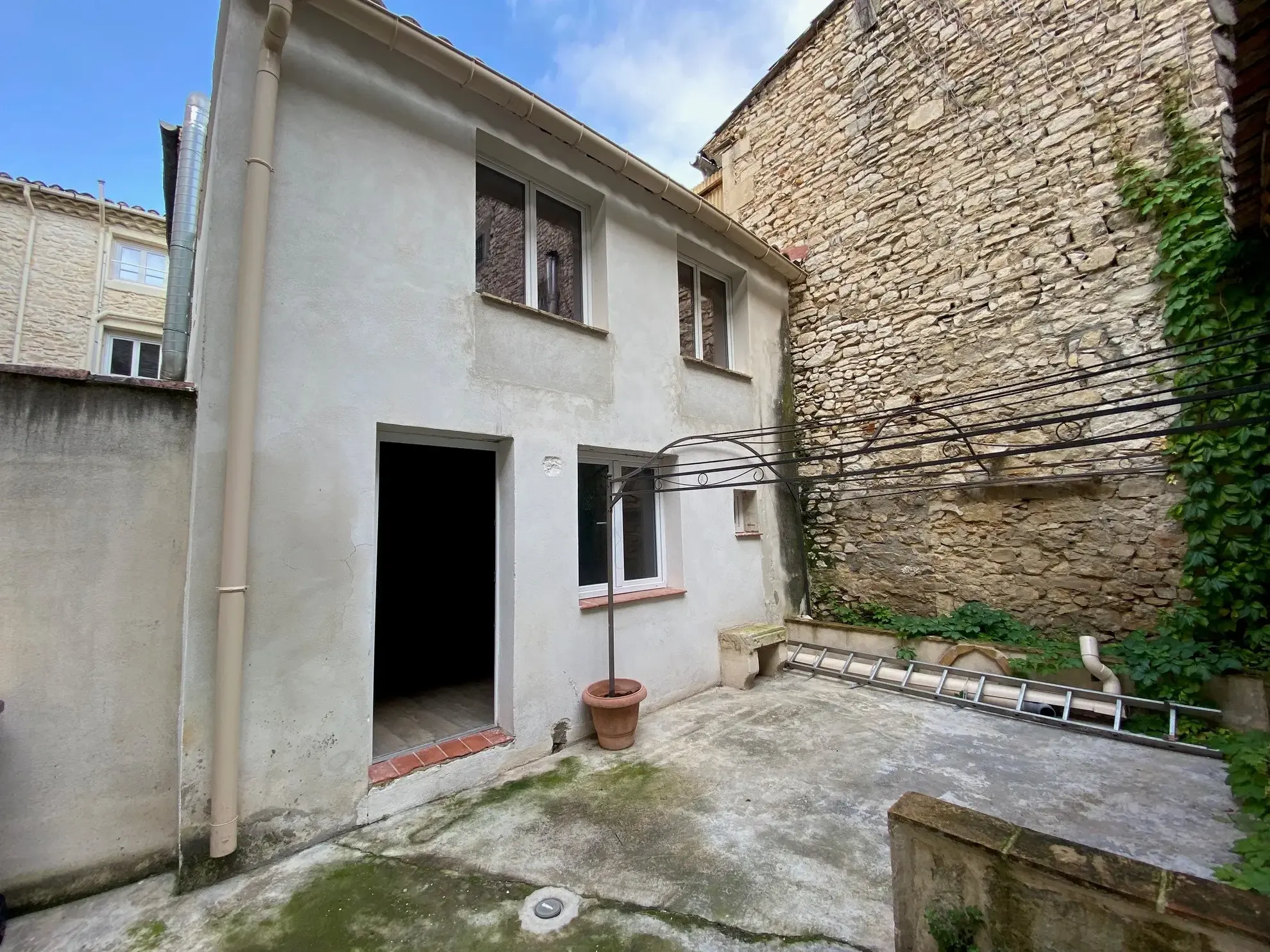 Appartement T2/T3 avec cour privative à vendre à Nîmes 