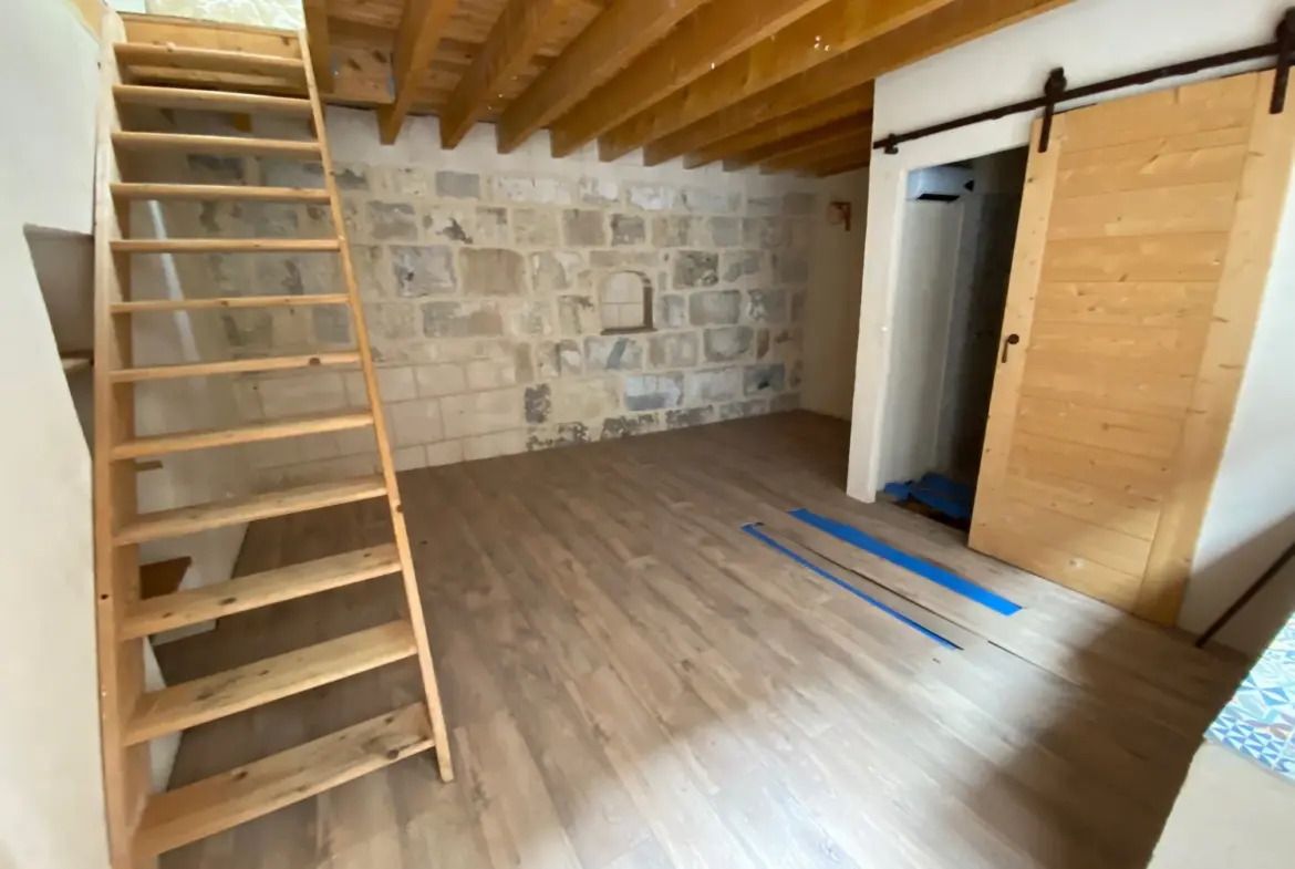 Appartement T2/T3 avec cour privative à vendre à Nîmes 