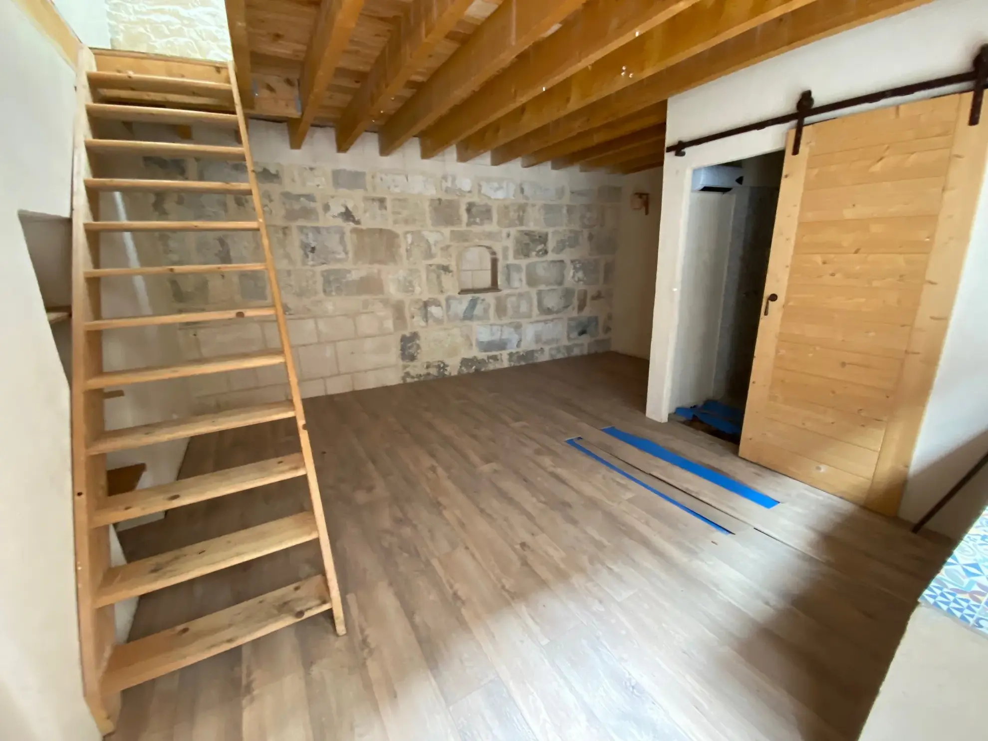 Appartement T2/T3 avec cour privative à vendre à Nîmes 