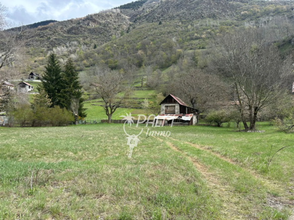 Bergerie à rénover avec terrain et vue montagne à Saint-Etienne-de-Tinée