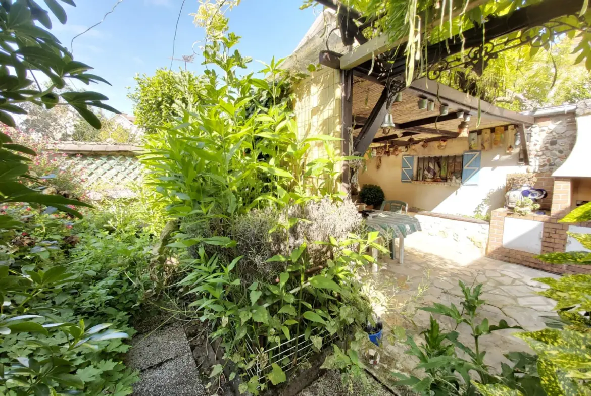 Maison 5 min à pied de la gare de Melun - Jardin et sous-sol total 