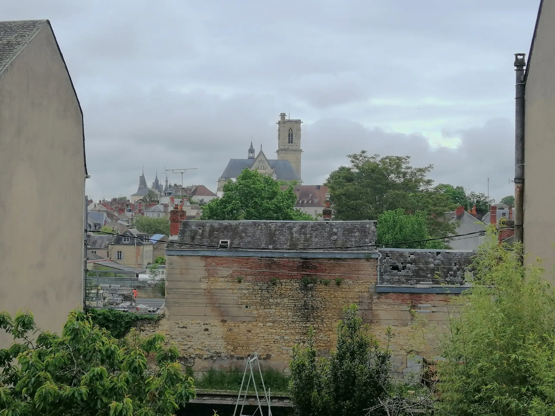 Maison spacieuse 5 chambres à Nevers avec jardin et garage 