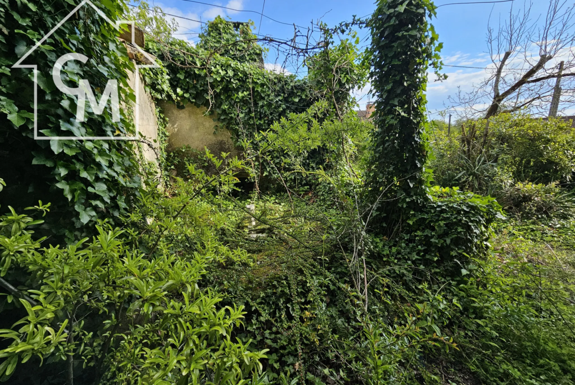 Charmante maison de 5 pièces avec jardin et garage à Saint-Séverin 