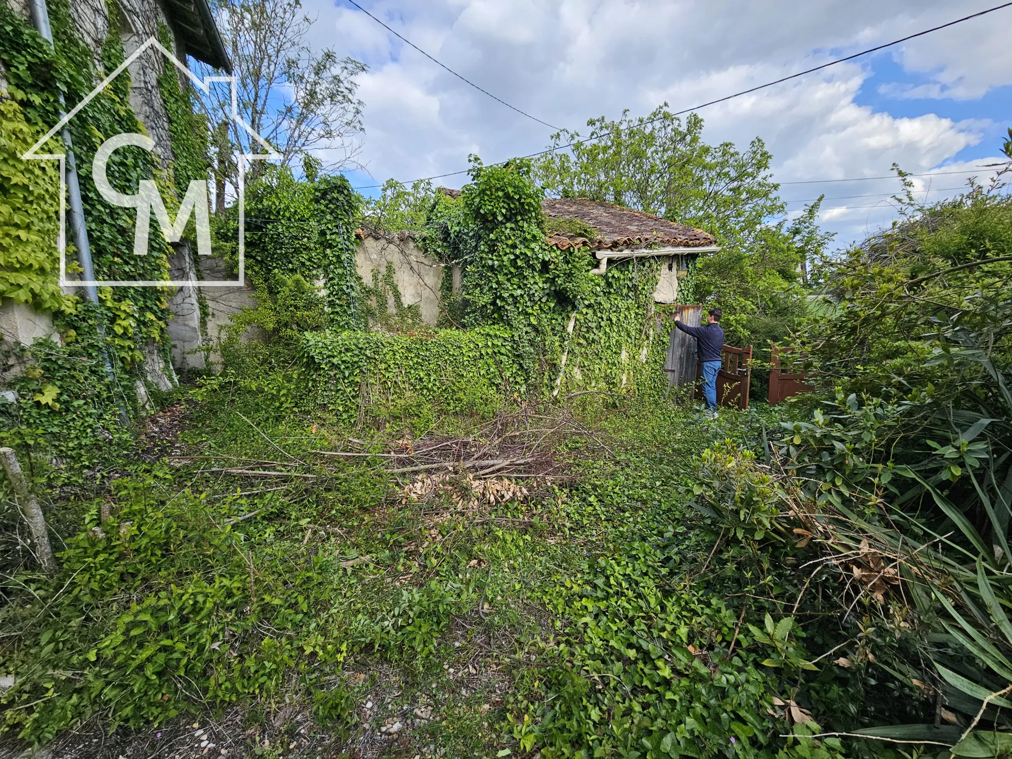 Charmante maison de 5 pièces avec jardin et garage à Saint-Séverin 