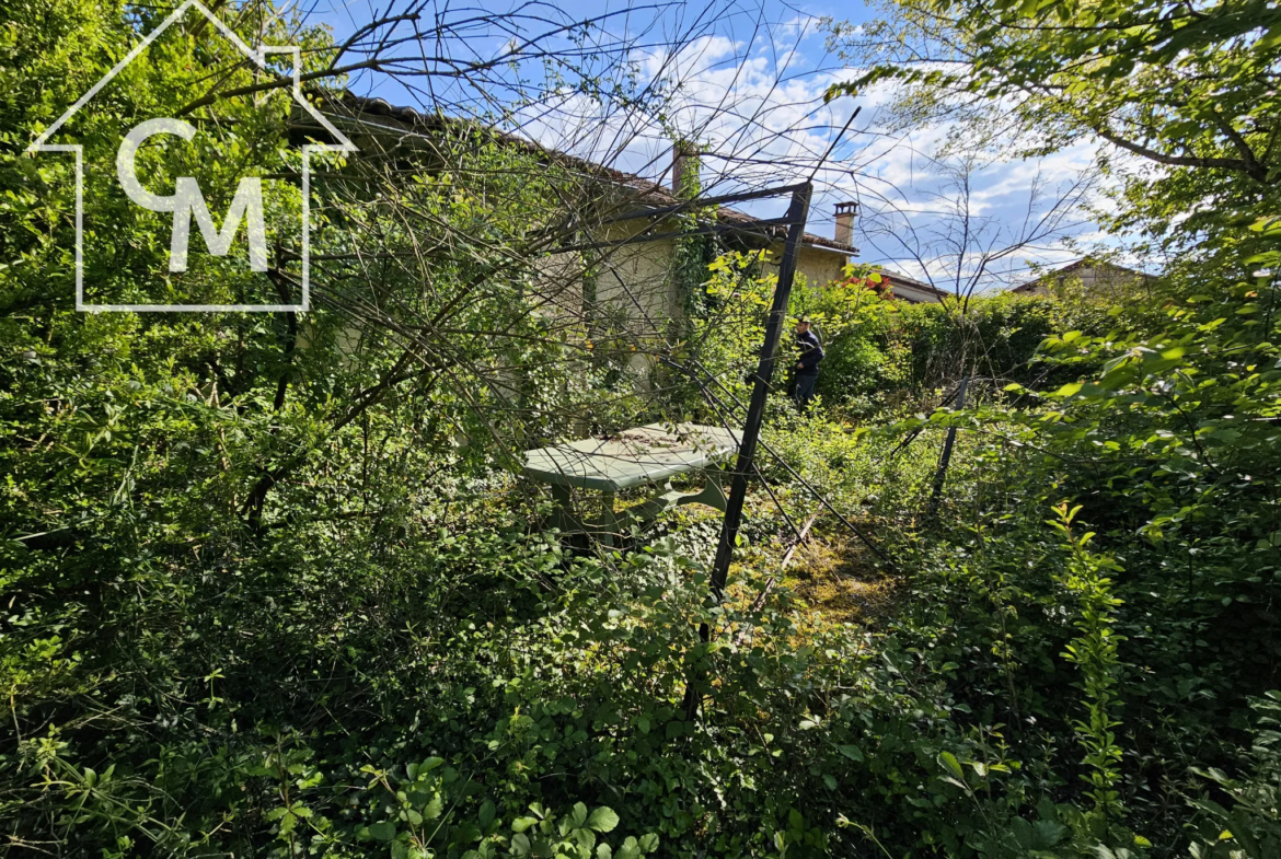 Charmante maison de 5 pièces avec jardin et garage à Saint-Séverin 