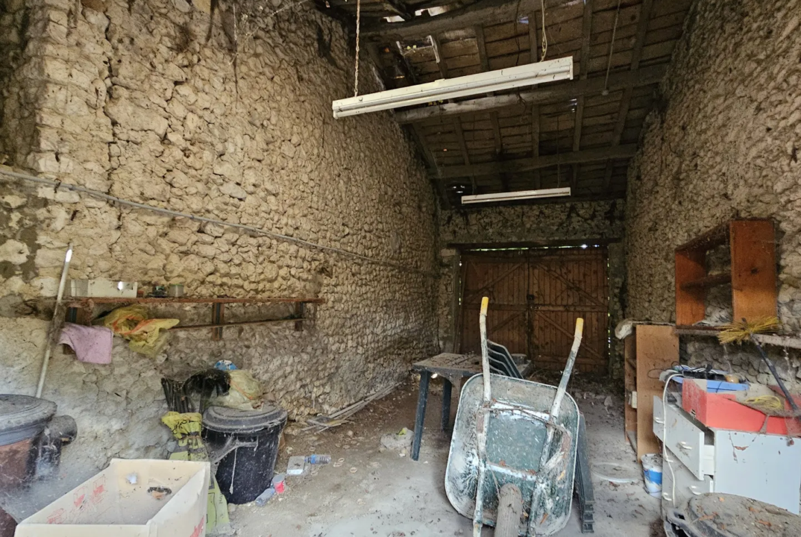 Charmante maison de 5 pièces avec jardin et garage à Saint-Séverin 