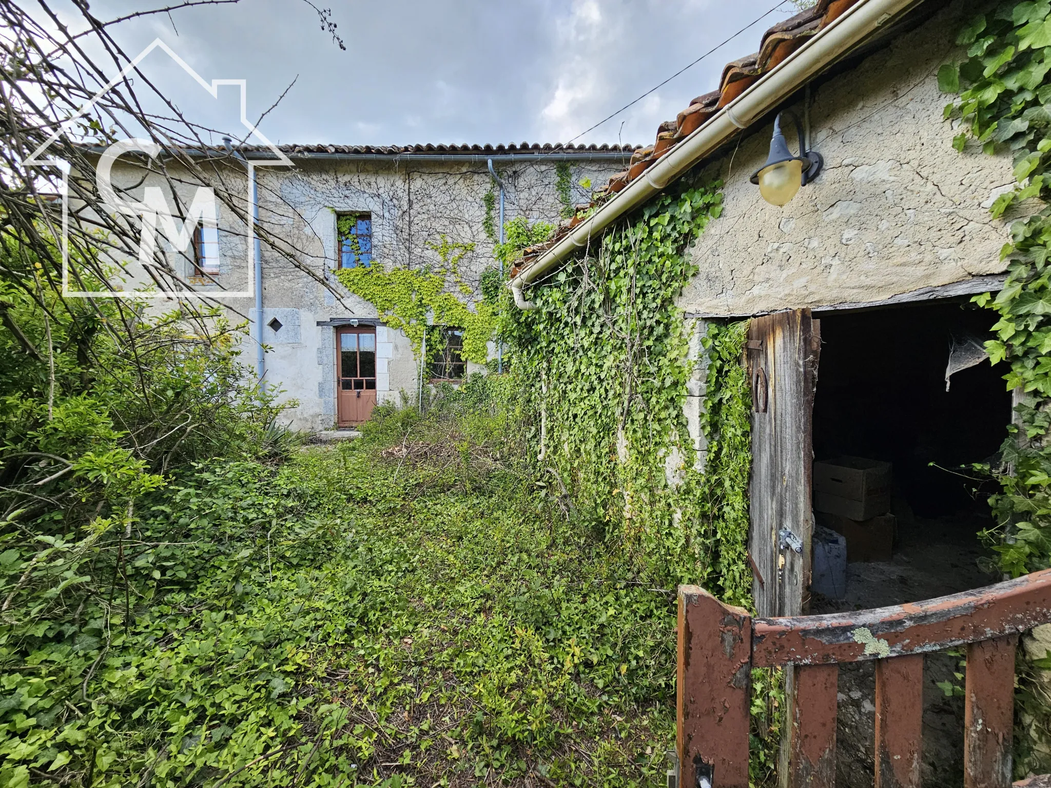 Charmante maison de 5 pièces avec jardin et garage à Saint-Séverin 