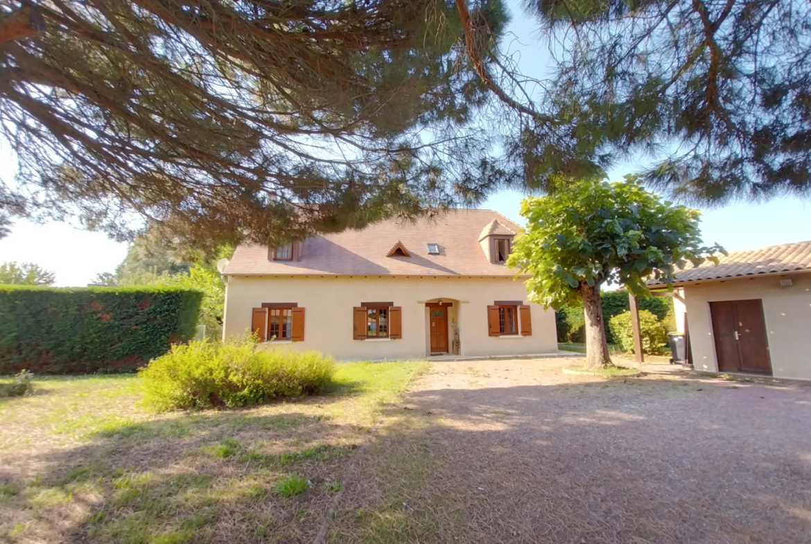 À Prigonrieux, maison à vendre de 4 chambres avec piscine 