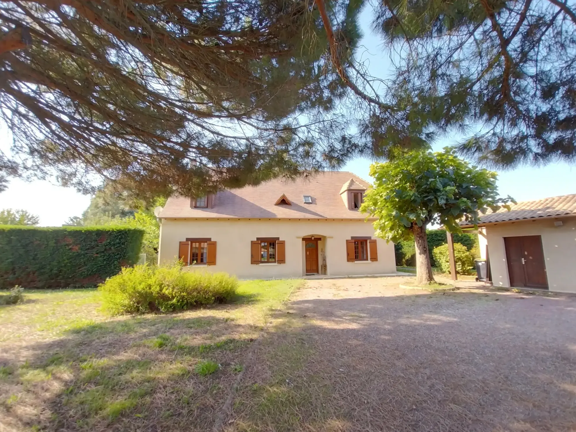 À Prigonrieux, maison à vendre de 4 chambres avec piscine 