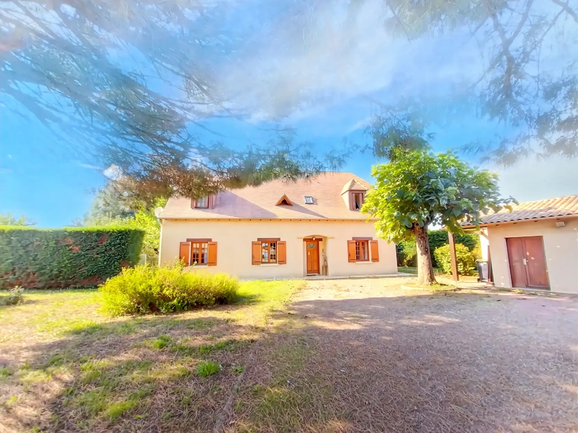 À Prigonrieux, maison à vendre de 4 chambres avec piscine 