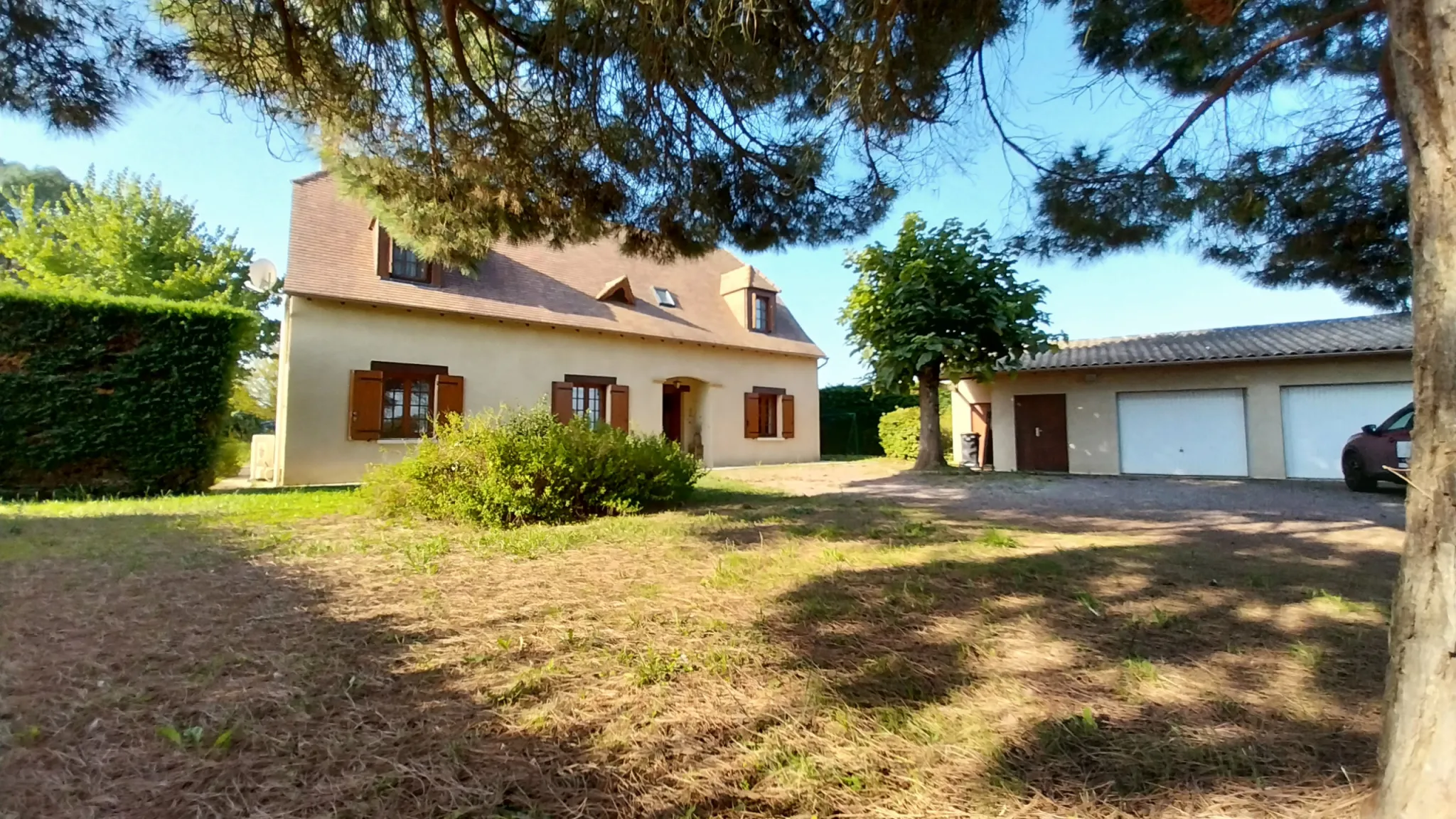 À Prigonrieux, maison à vendre de 4 chambres avec piscine 