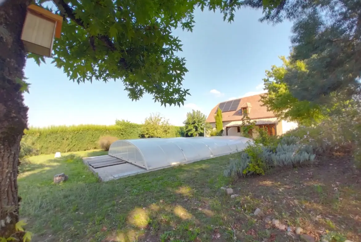 À Prigonrieux, maison à vendre de 4 chambres avec piscine 