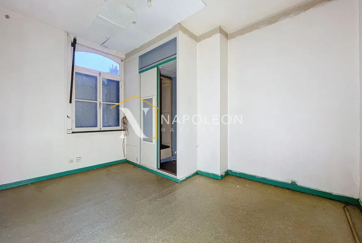 Maison de courée à rénover de 45 m² à Lille - Opportunité unique 