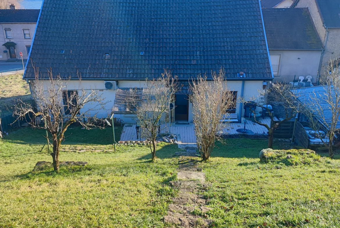 Maison ancienne rénovée avec 2 appartements à vendre à Bavans 