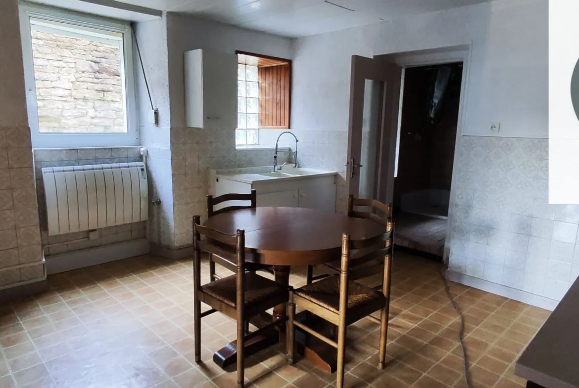 Maison ancienne rénovée avec 2 appartements à vendre à Bavans 