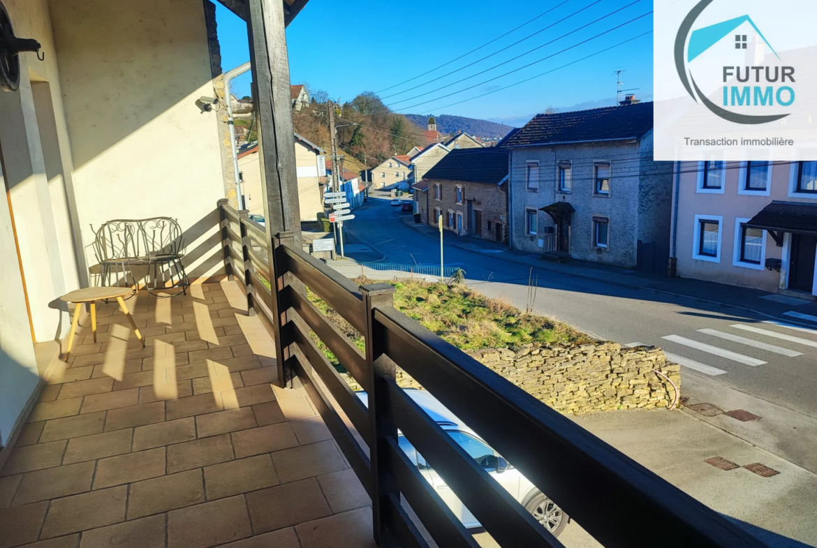 Maison ancienne rénovée avec 2 appartements à vendre à Bavans 