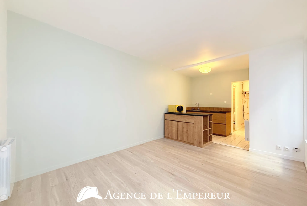 Studio 23,10 m² rénové - Rueil-Malmaison Centre 