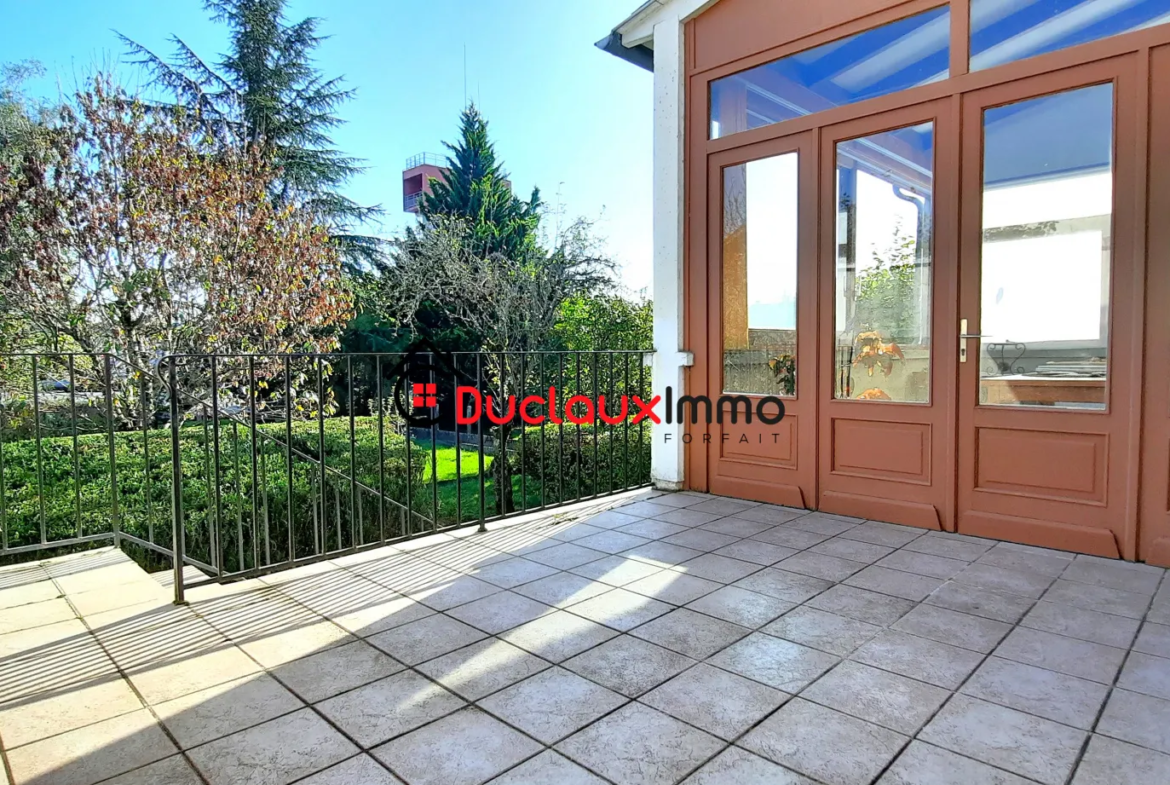 Maison en pierre à Aurillac avec jardin et terrasse 