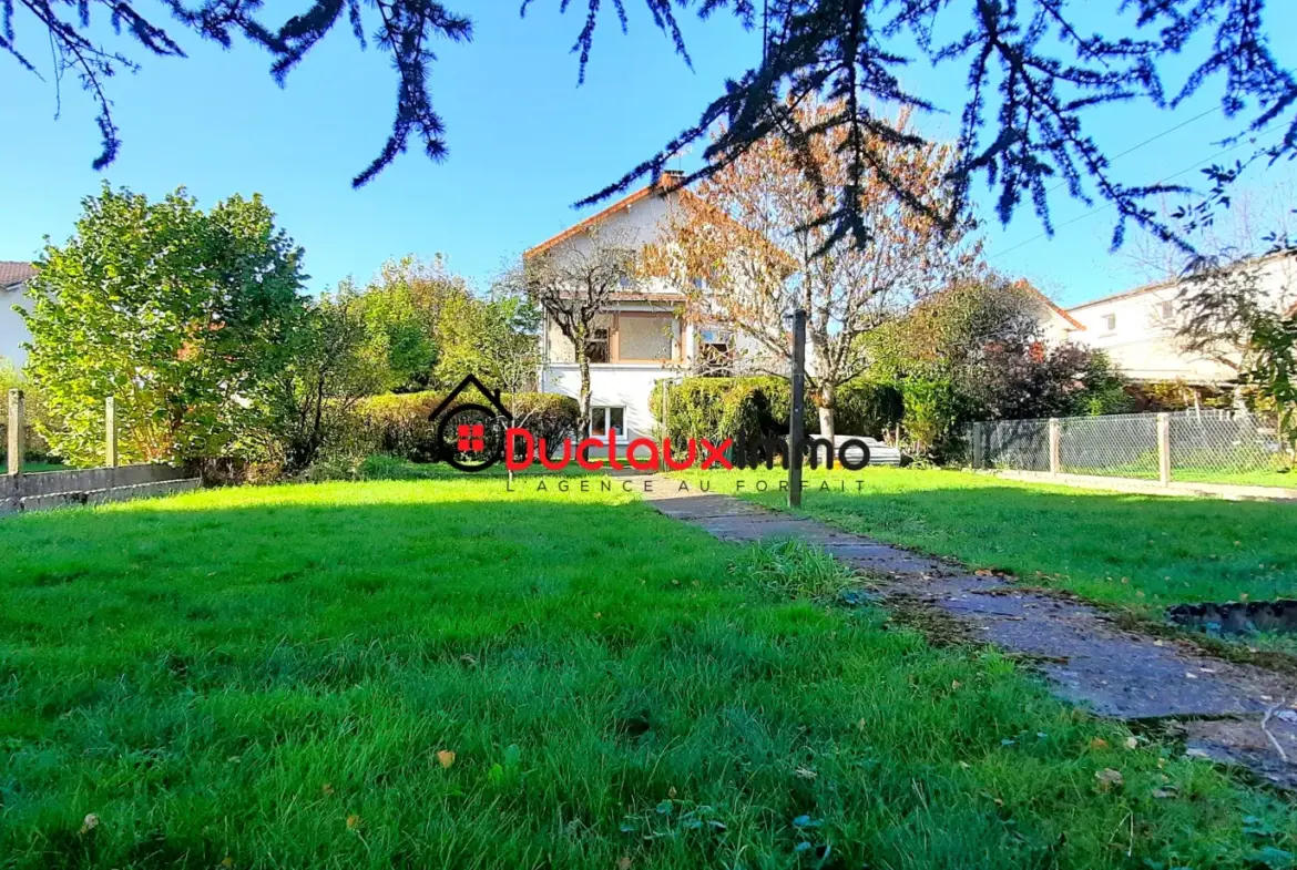 Maison en pierre à Aurillac avec jardin et terrasse 